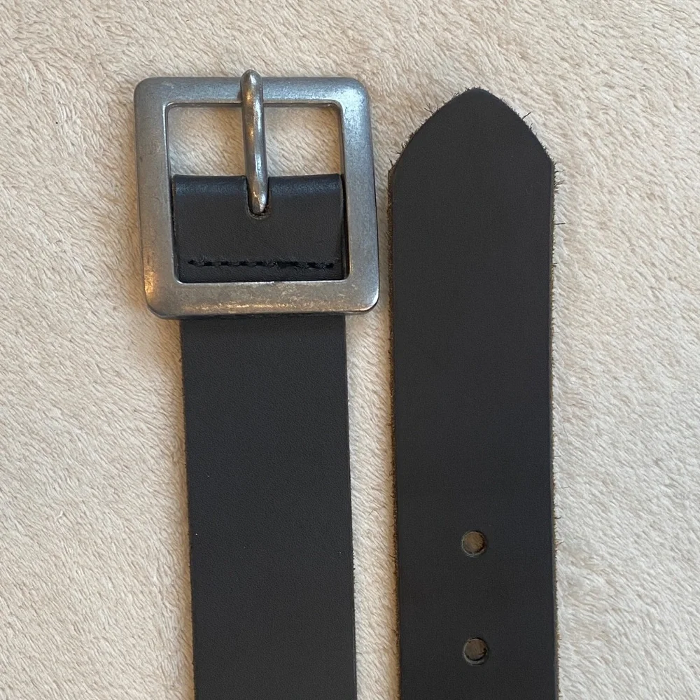 Black leather men’s silver buckle genuine leather casual rugged belt Sz L